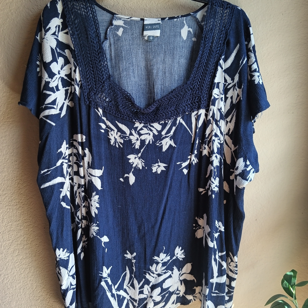 Meri Skye Navy and White Floral Top
